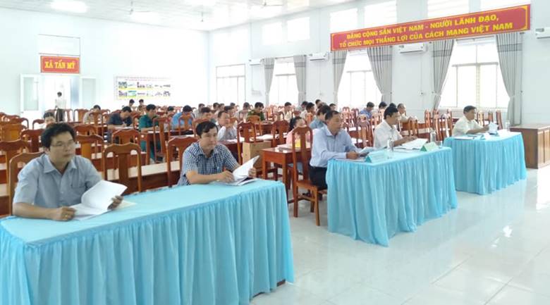 Cán bộ các lĩnh vực triệu tập trong cuộc họp